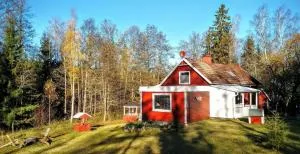 Gemütliches schwedisches Landhaus Direkt am Wald mit mehreren Seen in der direkten Nähe - Mörlunda