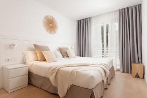 One-Bedroom Apartment with Balcony room in Bauló Mar Suites
