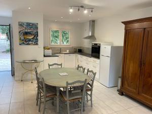 Maisons de vacances Maison plain pied au calme sur parcelle arboree : photos des chambres