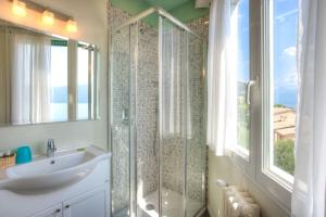 Suite con Balcone e Vista Lago
