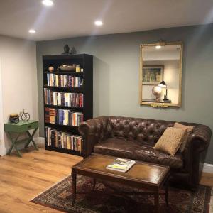 A Charming 4 bd Garden Oasis Brick Townhouse