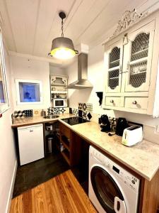 Kitsch Corner Paradise I