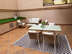 Private terrace 1BR apt - 4min walk to the beach