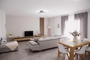 Rajmonda Apartment - Bulsic