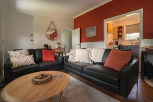 Cottage with Piano, Books & Games in the Hunter