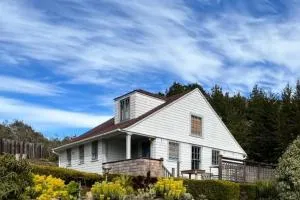 Surfmen's Cottage - Historic Coast Guard property - Point Arena