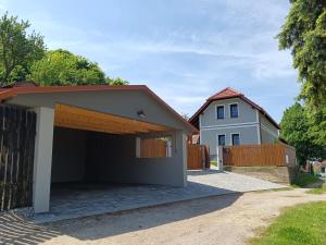 Chalupa pod hradom Branč