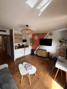 PISCINE Plages à 100 m, palais des festivals à 15mn à pied dans la banane