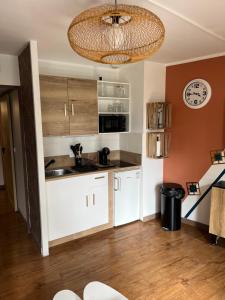 PISCINE Plages à 100 m, palais des festivals à 15mn à pied dans la banane