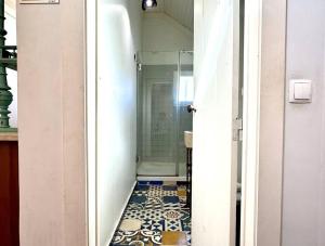 Kitsch Corner Paradise II