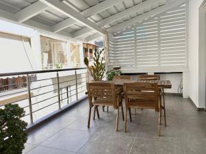 Central, spacious and bright 2-bedroom apartment.