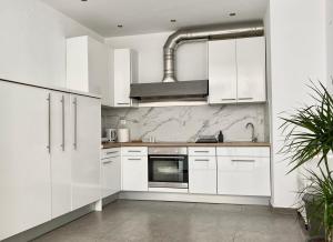 Central, spacious and bright 2-bedroom apartment.