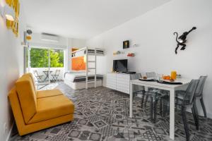 Warm Yellow Albufeira