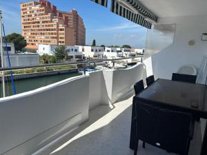 bonito apartamento en roses zona familiar
