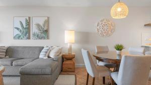 Luxury Oceanfront 2 Bedroom Apartment at Waikiki Beach Tower