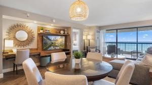 Luxury Oceanfront 2 Bedroom Apartment at Waikiki Beach Tower