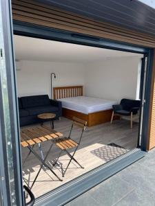 Garden lodge with Sea Views