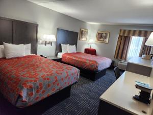 Queen Room with Two Queen Beds - Disability Access/Non-Smoking room in Days Inn by Wyndham Mounds View Twin Cities North