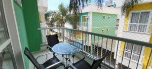 Apartamento no centro da praia com piscina - AP 80