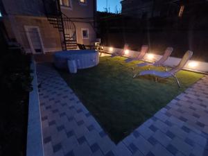 Apartman L&V sa dvorištem i hidromasažnim bazenom