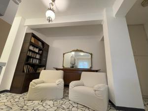 Airaldi8 - Trilocale nel budello ampio e soleggiato 50 m dal mare