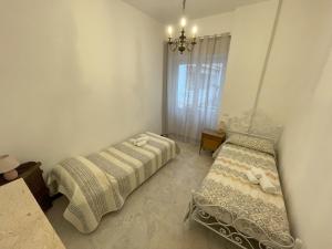 Airaldi8 - Trilocale nel budello ampio e soleggiato 50 m dal mare