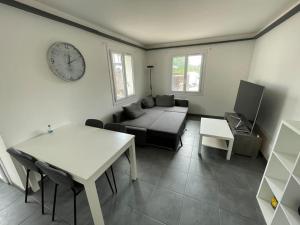 Appartements Bas de Maison - 2 places de parking privatives : photos des chambres
