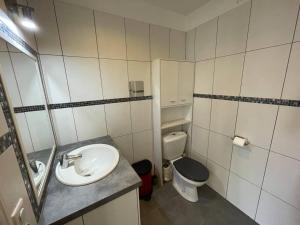 Appartements Bas de Maison - 2 places de parking privatives : photos des chambres