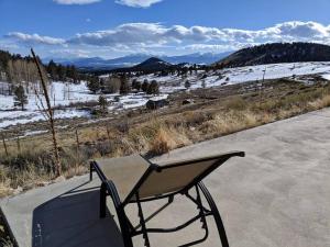 Beautiful quiet getaway in dark skies community. Perfect for a relaxing stay in the mountains