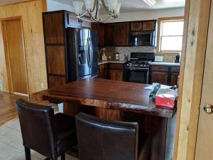 Beautiful quiet getaway in dark skies community. Perfect for a relaxing stay in the mountains