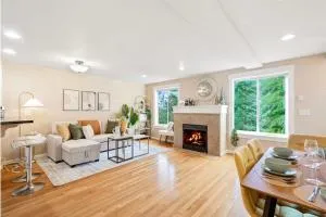 Prime Northgate Retreat near mall I-5 Light Rail - Lake Forest Park