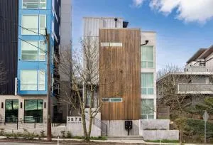 Newly Modern 2B2B Home near Seatac - Golf course - Alki