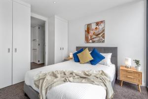 Complete Host Guilfoyle Apartments