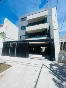 Semi Piso centrico con cochera - 圣伊西德罗