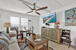 Beachside Bungalow: Surfside I #104