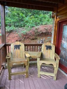 Great Views with Hot Tub, Fire-Pit, 200 MB Wifi