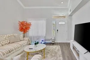 Modern Home in Las Vegas Near Strip with Pool and Jacuzzi - جين