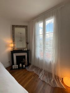 Paris Serenity Bedroom [Female guest only]