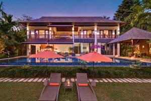 Anggrek Kemuning 3 BR Private Pool Villas JU07