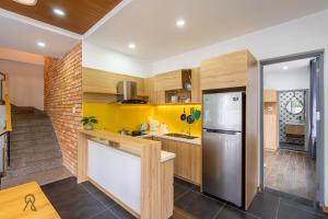 May Stay 4BR Walk to beach