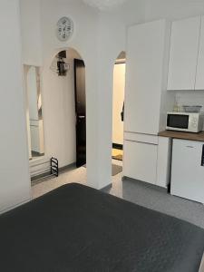 City Center White Studio in Bucharest