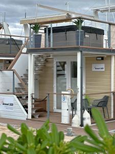 Floating house Sunset Joy