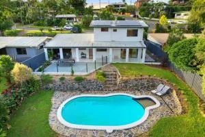 Elevated Entertainer - Modern, Spacious & Stylish - Edmonton