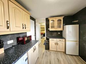 4 bed house With 6 Beds