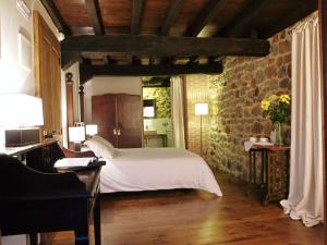 Superior Double Room with Balcony room in El Rincón de Doña Urraca