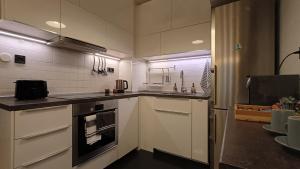 Modern Comfort near Airport, The Mall, TechPark by KeyBox