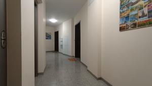 Modern Comfort near Airport, The Mall, TechPark by KeyBox