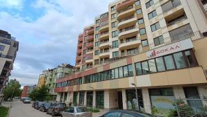 Modern Comfort near Airport, The Mall, TechPark by KeyBox