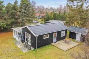 Holiday Home Near Beautiful White Sandy Beaches