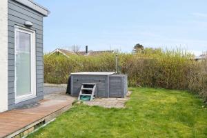 Modern Summer House With Fantastic Skylight
